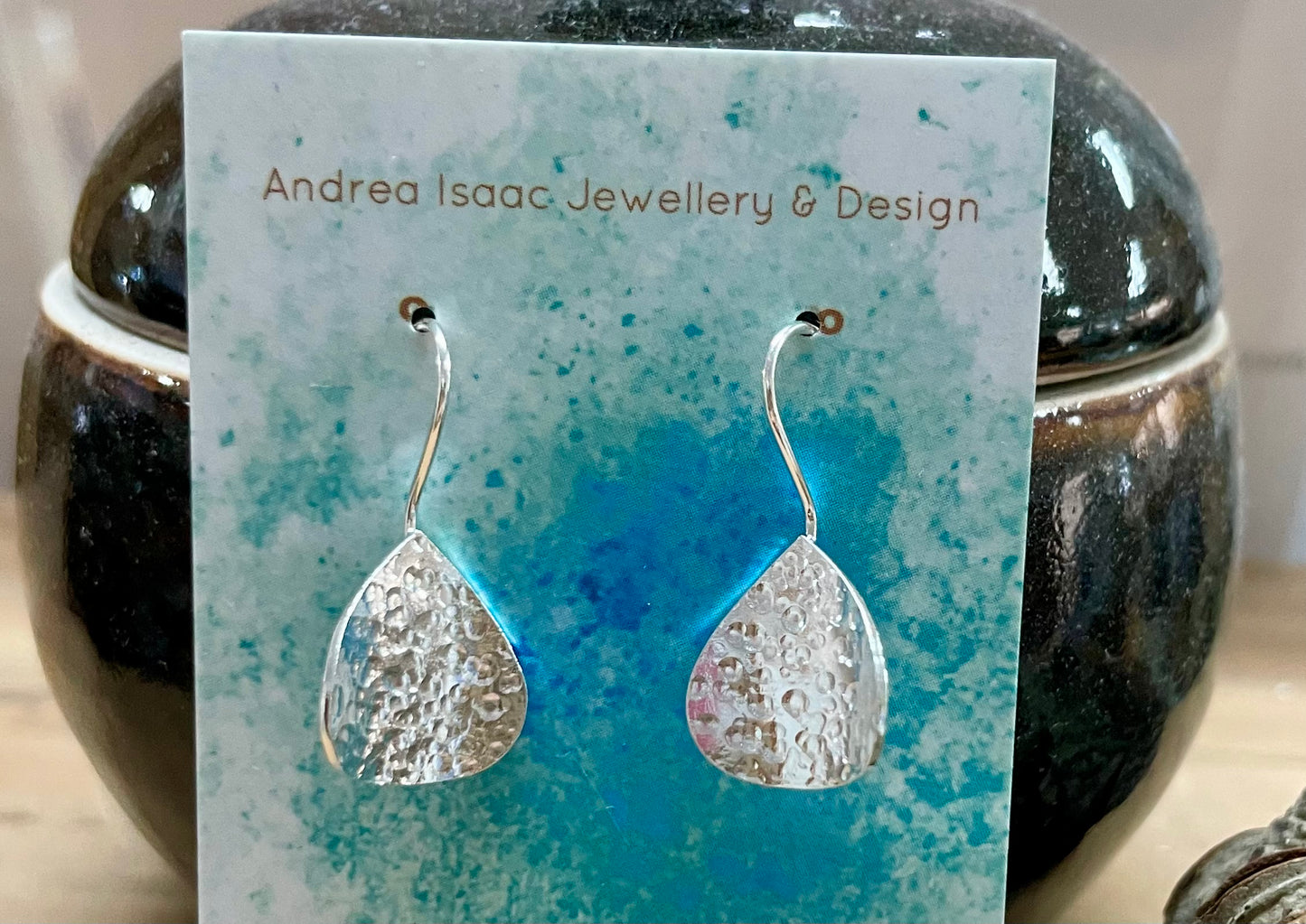 Hammered drop fixed hook
