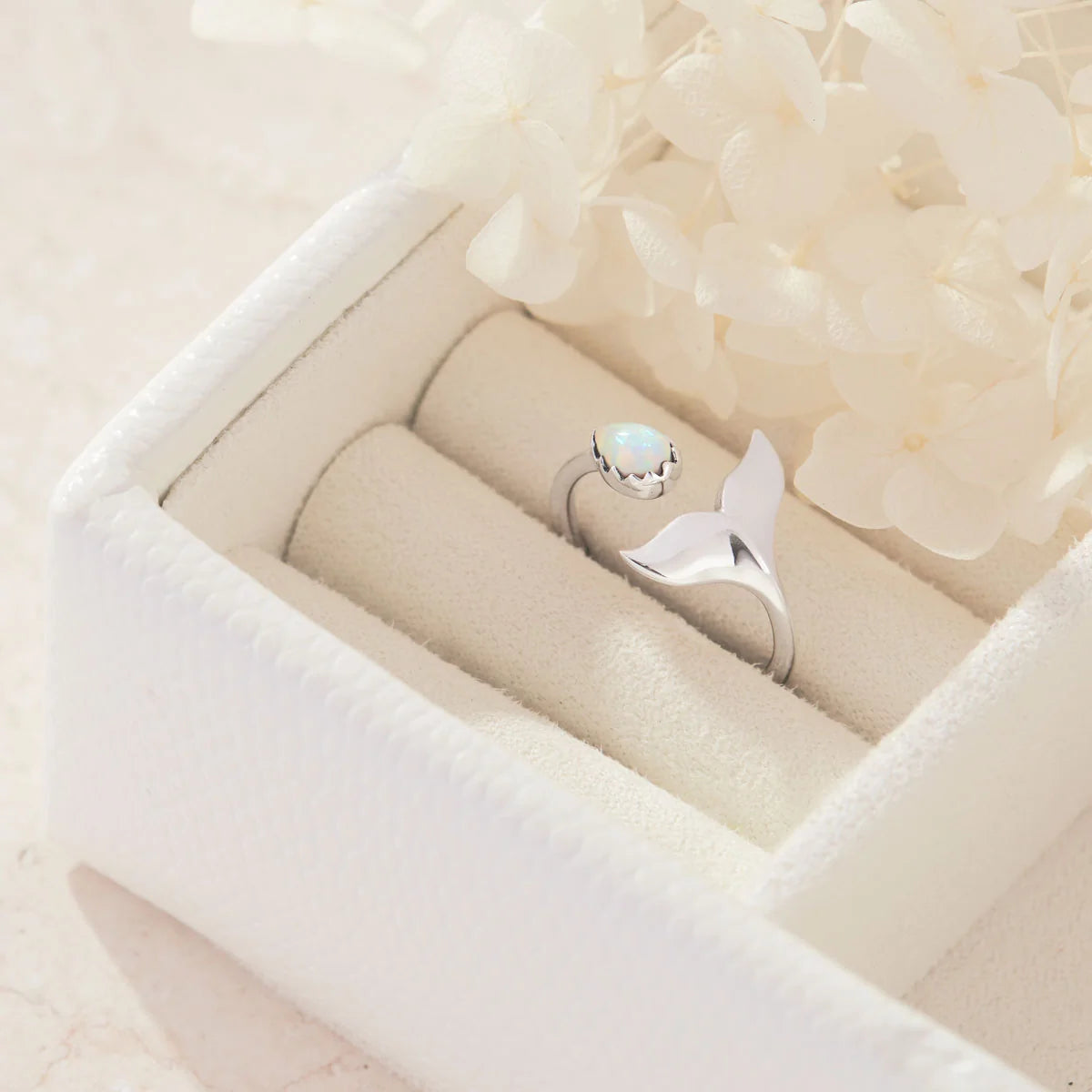 Ring // Whale Tail Opal // White