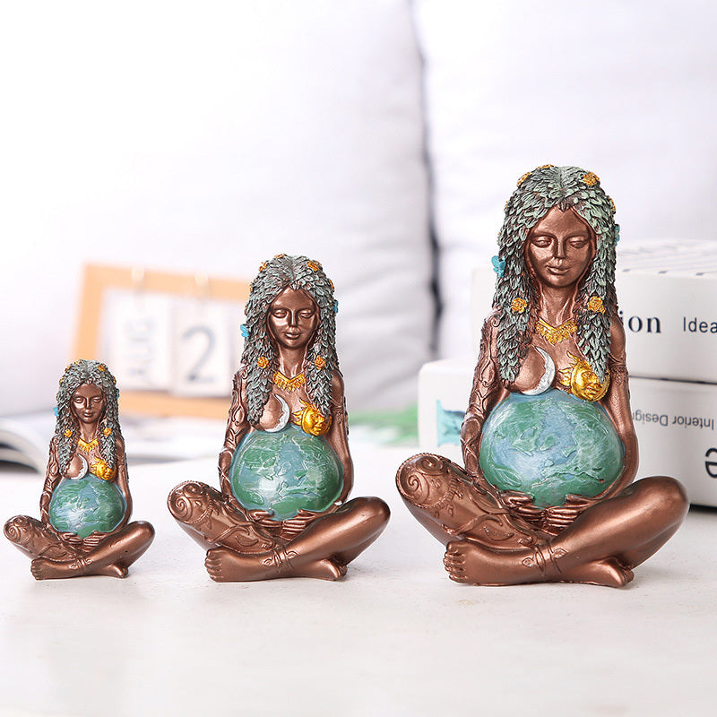 Statue // Gaia Gold // 8cm