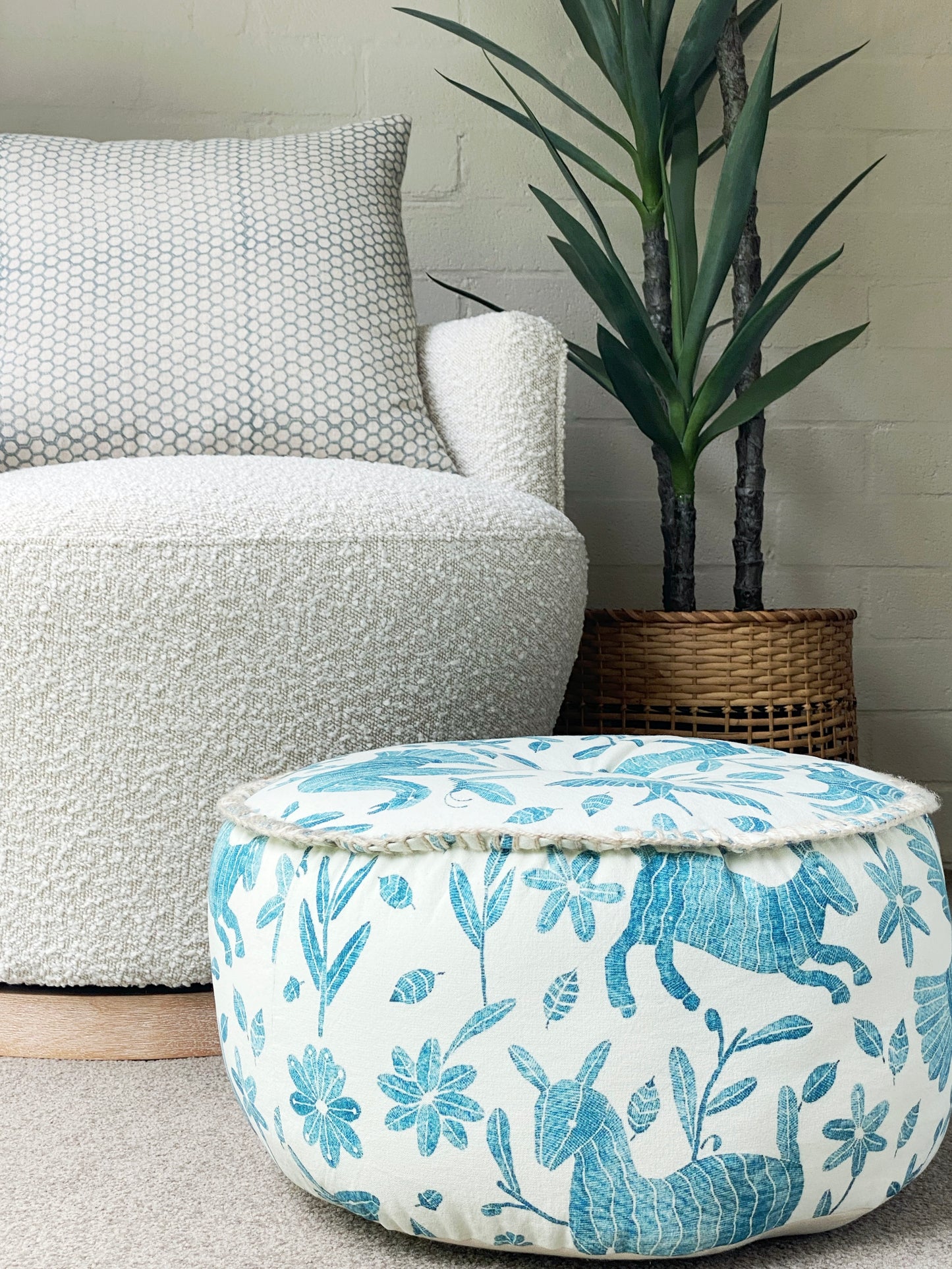 Ottoman // Blue+White Floor // 40x20cm
