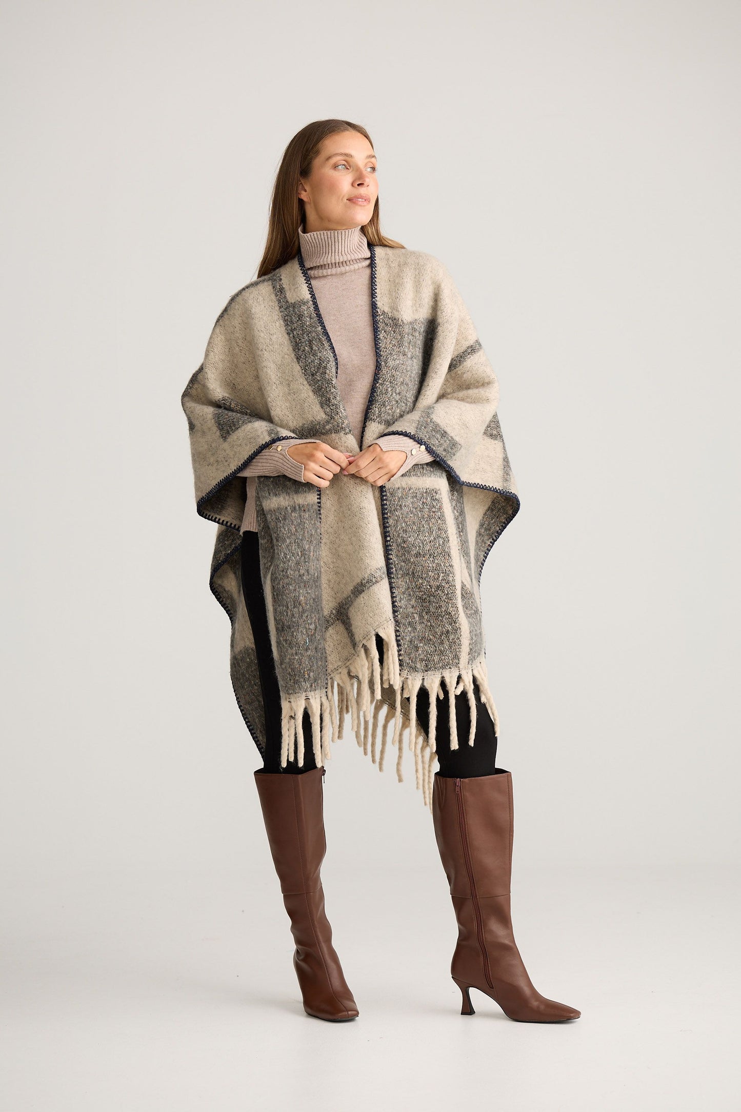Frost Poncho // Grey