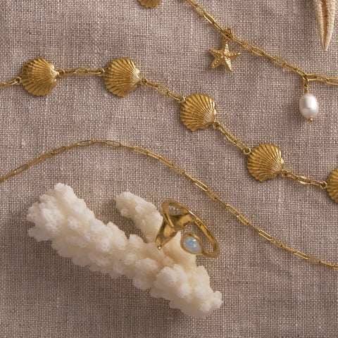 Ring // Whale Tail Moonstone // Gold
