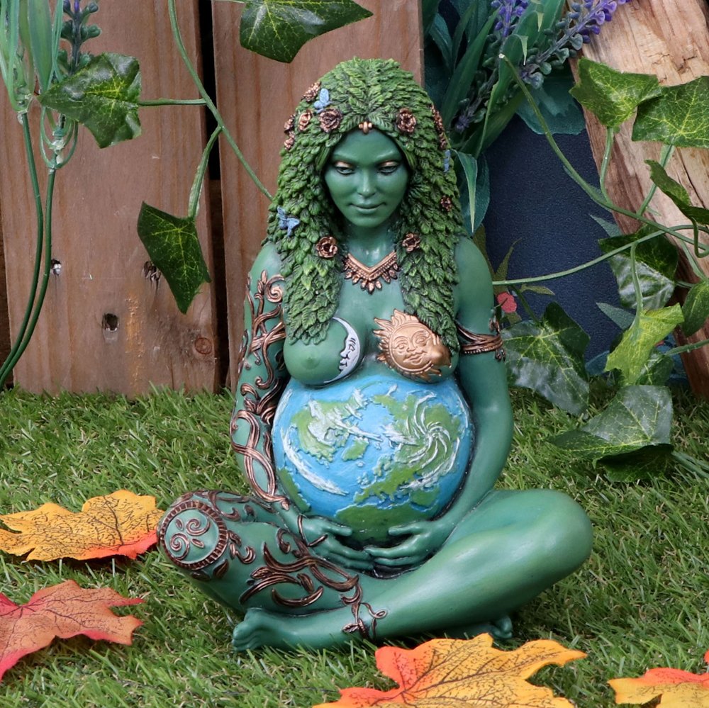 Figurine // Mother Earth // 17.5cm