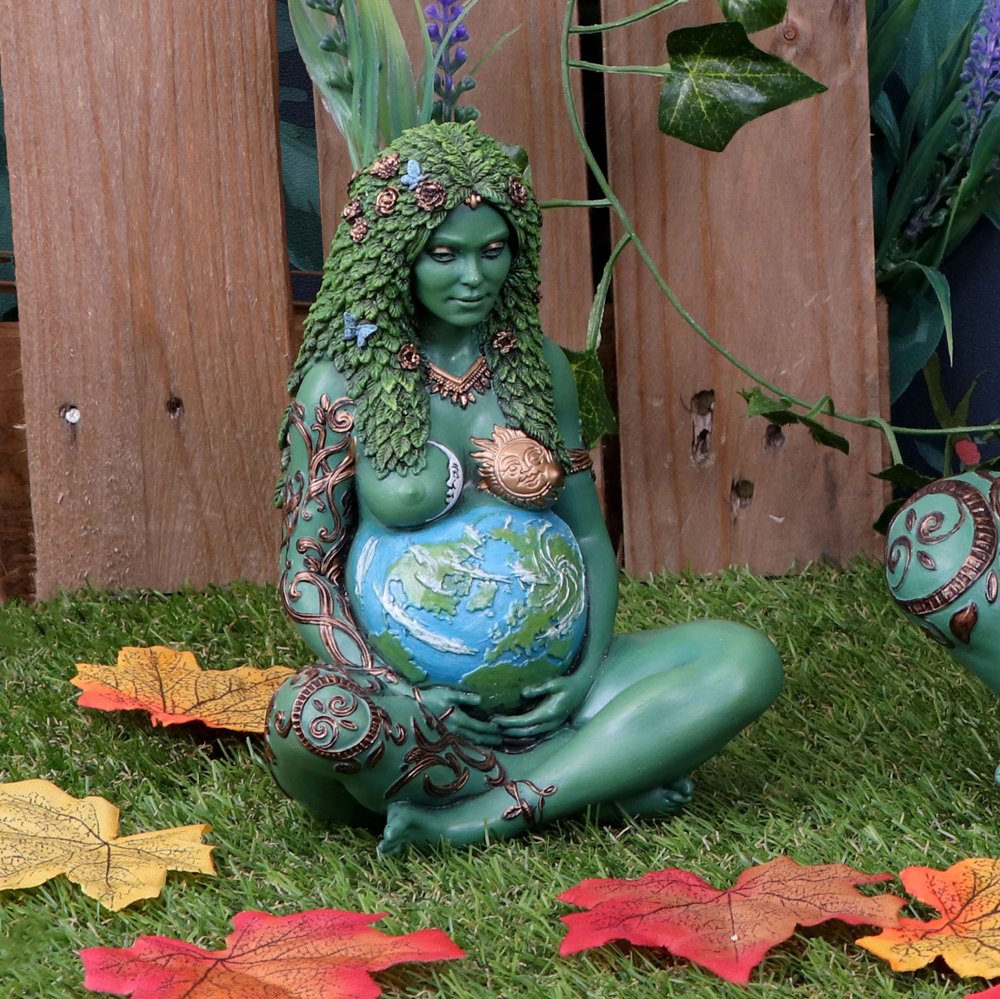 Figurine // Mother Earth // 17.5cm