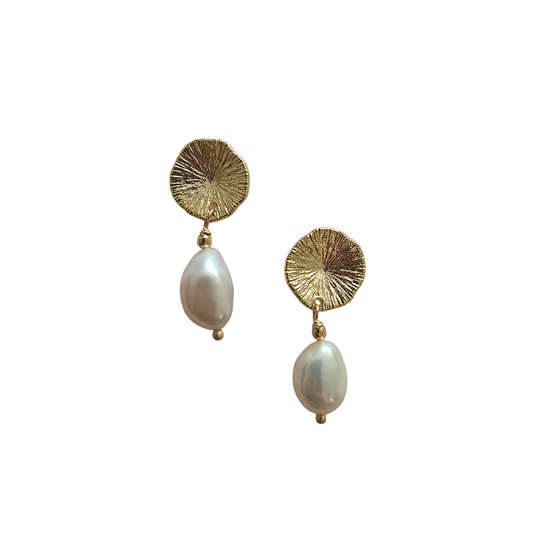Earring // Natural Freshwater Pearl