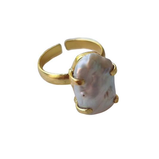 Ring // Freshwater Pearl+Brass