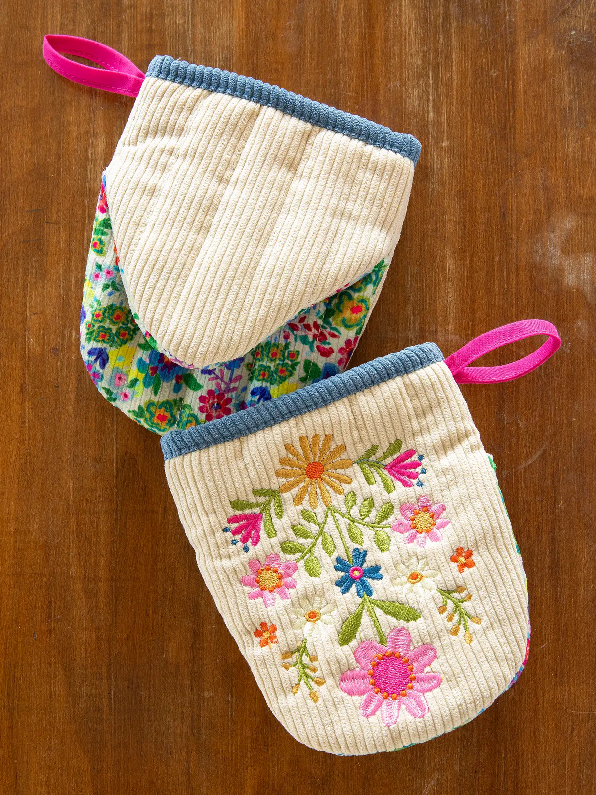Embroidered Mini Oven Mitts // Set of 2