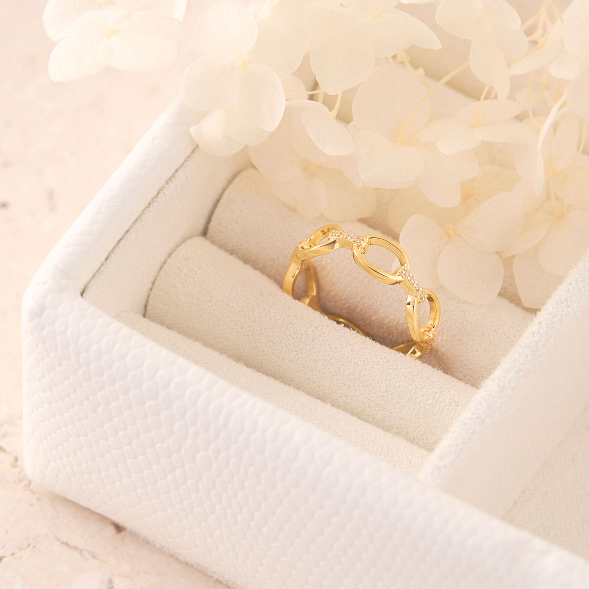 Chained Crystal Ring Gold