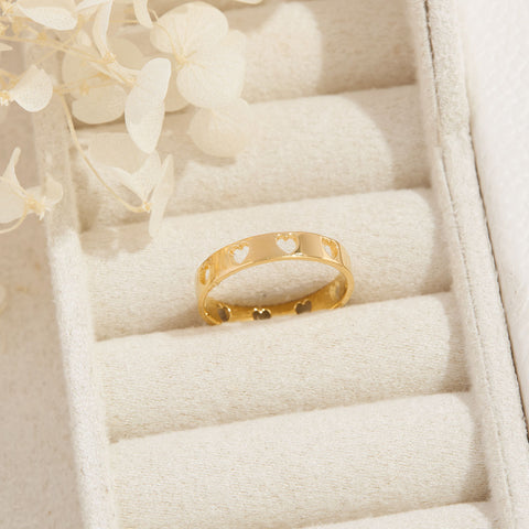 Ring // Heart Band // Gold