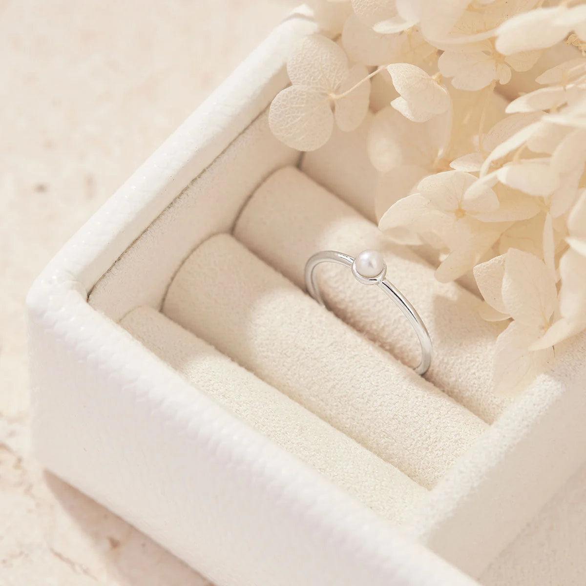 Ring // Delicate Pearl // Silver