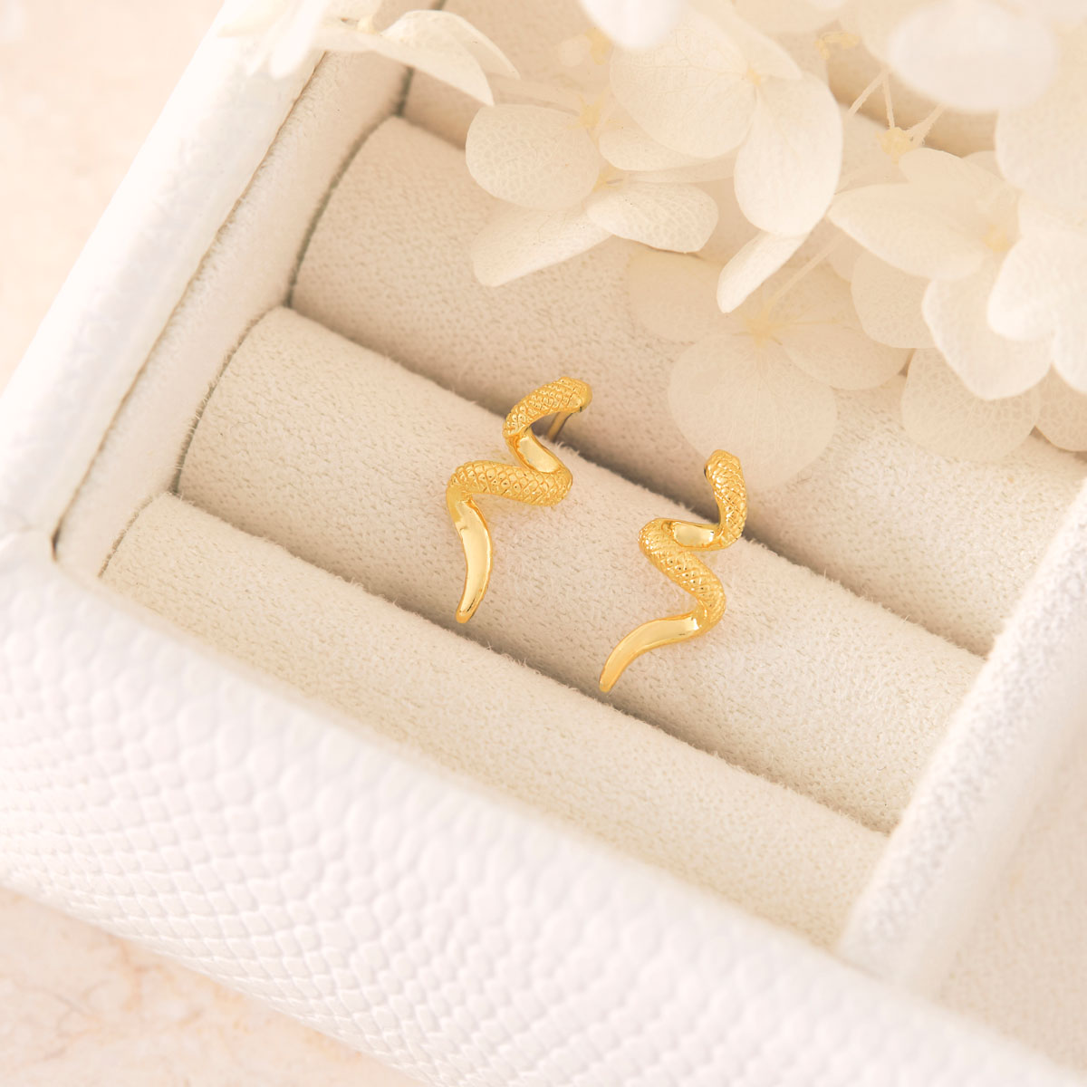 Serpent Studs Gold