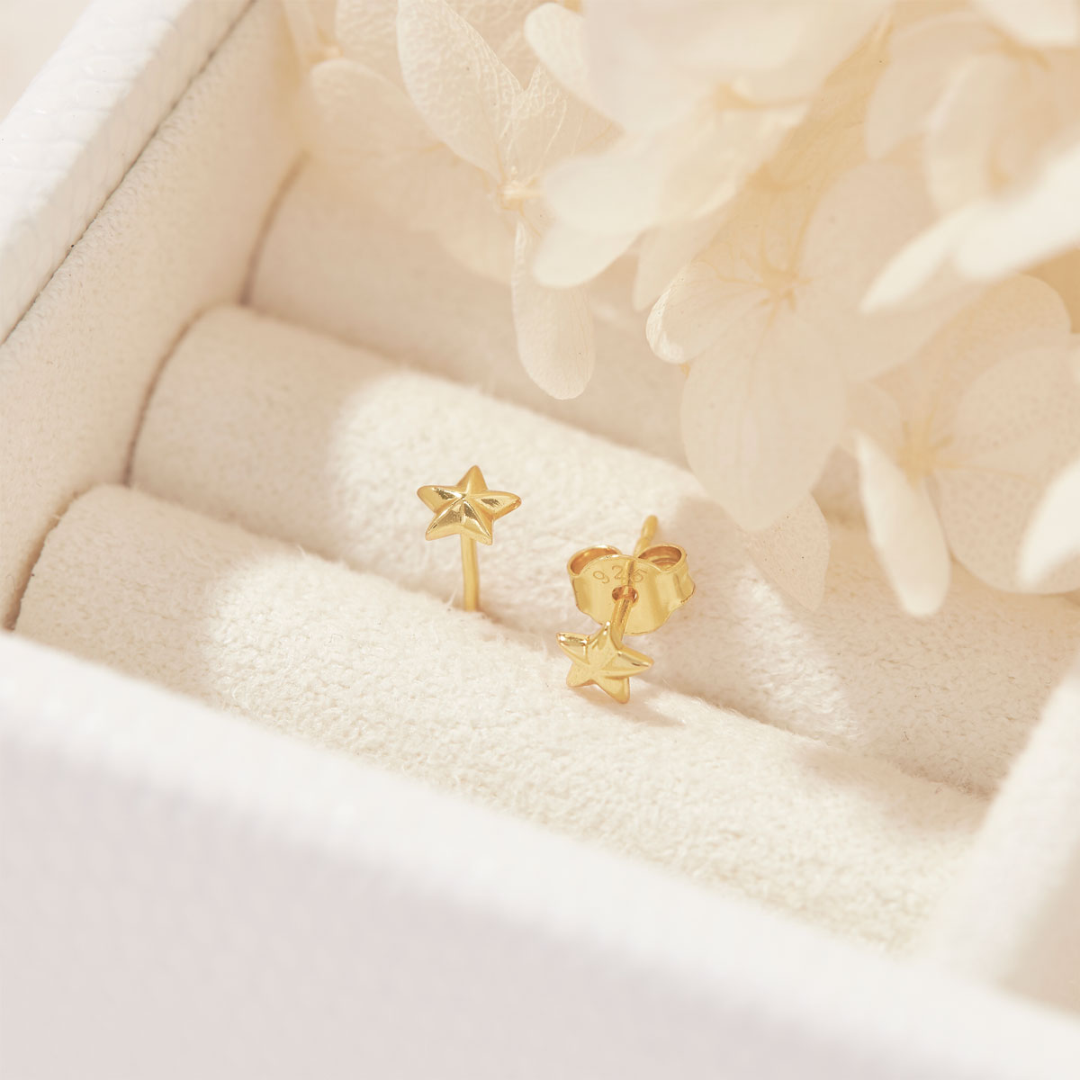 Tiny Star Studs Gold