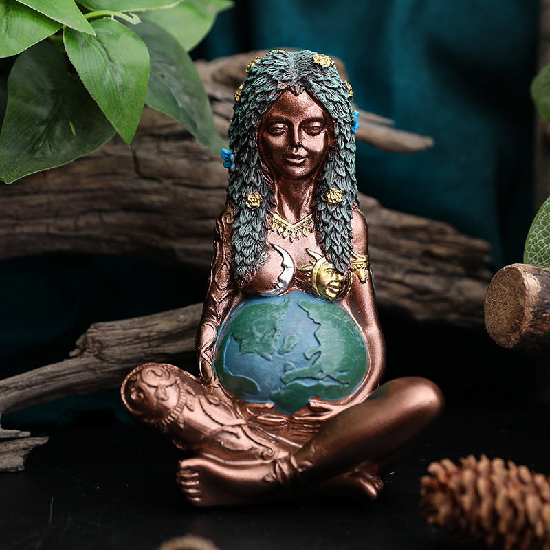 Statue // Gaia Gold // 8cm
