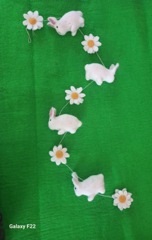 Felt // Easter Bunny Daisy Hanging