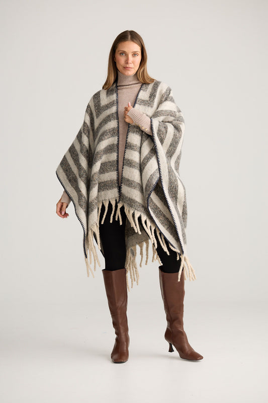 Woodfire Poncho // Grey
